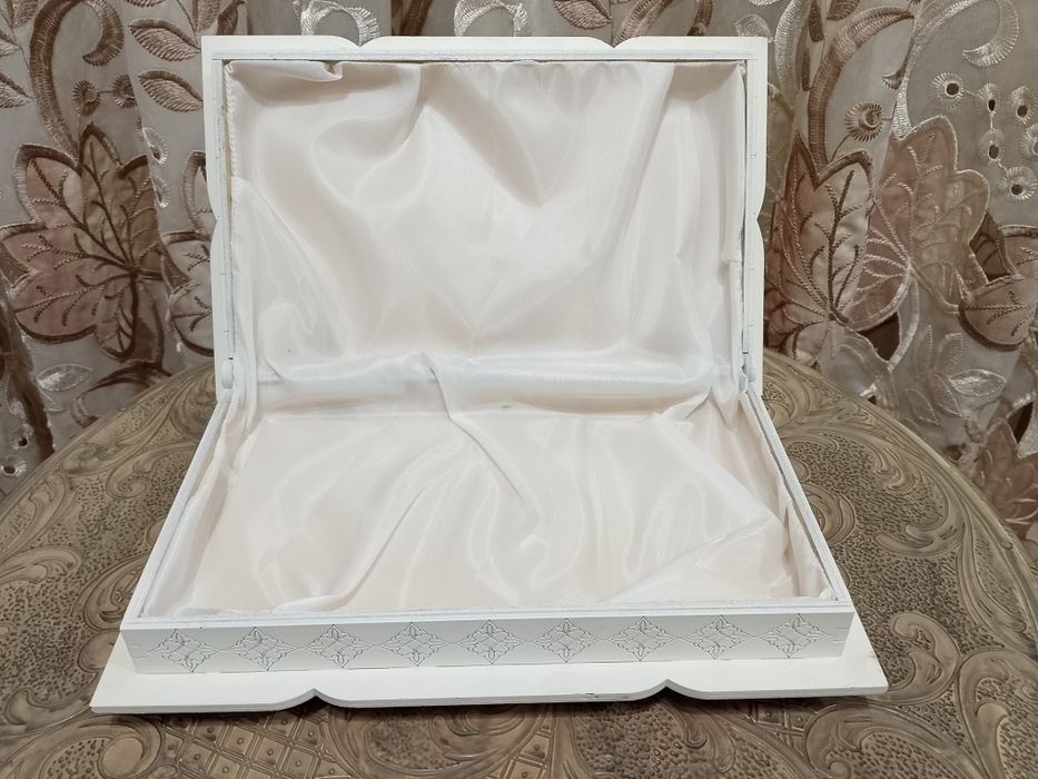 Шкатулка для бижутерии.