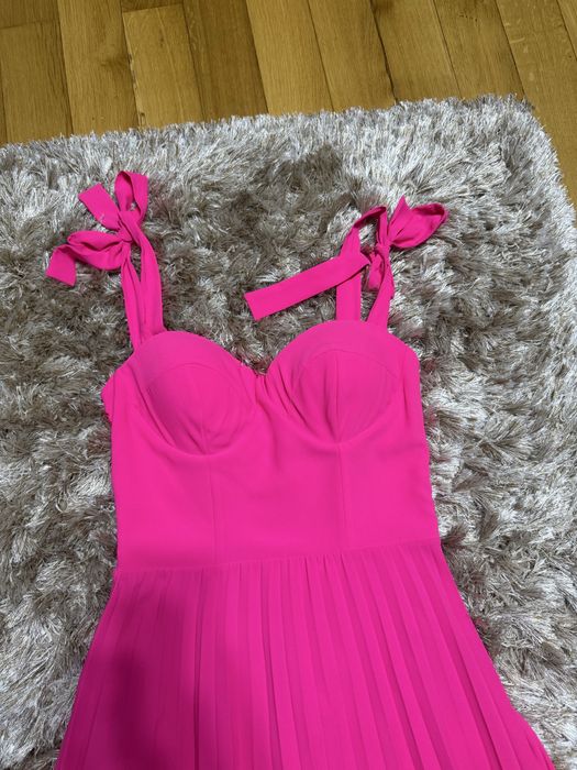 Rochie pink noua, marimea 36