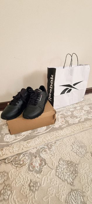 Продам кроссовки
