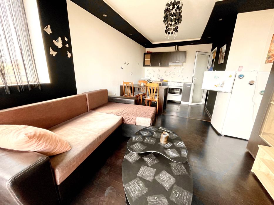 Дава се под наем Двустаен апартамент в Варна, Аспарухово - 52 кв.м за 348.84 € - Снимка #1