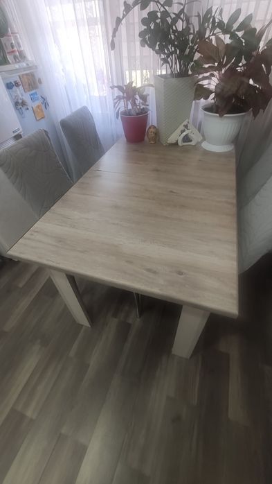 Продам кухонный стол с стульями