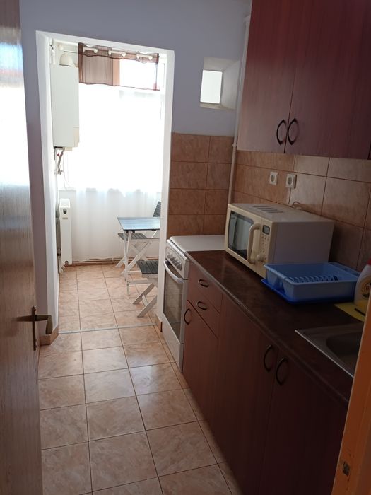 Închiriez garsoniera