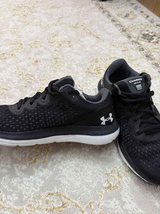 продаю кроссовки under armour новые