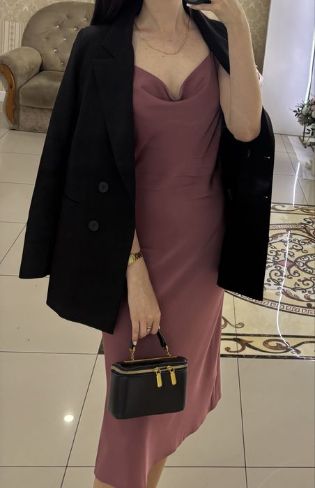 Продам нарядные платья