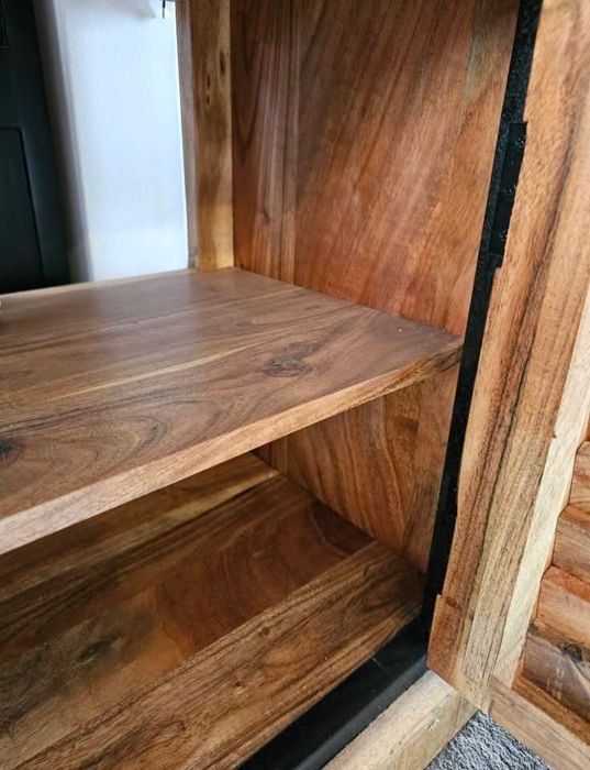 Чисто нов Шкаф от мангово дърво мивката не се продава