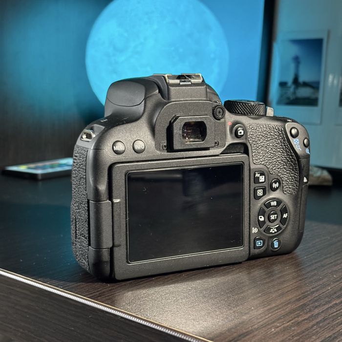 Canon 800D | Sigma 180mm F2.8 | Canon 85mm F1.8