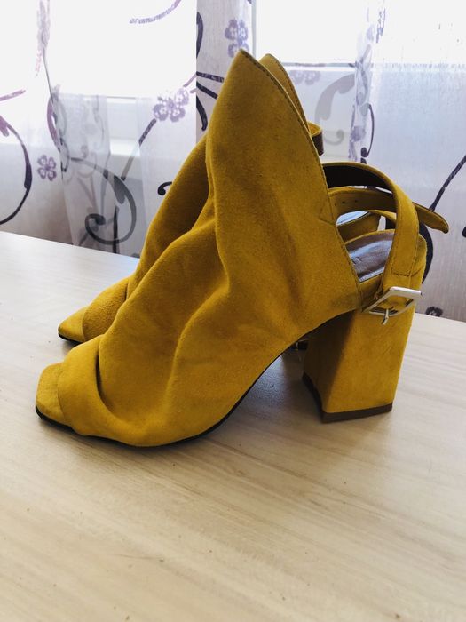 Жълти велурени обувки на ток Ingiliz 37