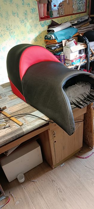 Претапициране на мото седалки