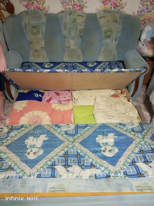 Продам Два дивана б/у