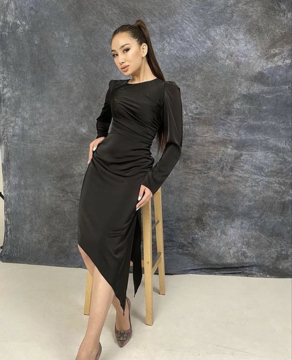 Платье из атласа