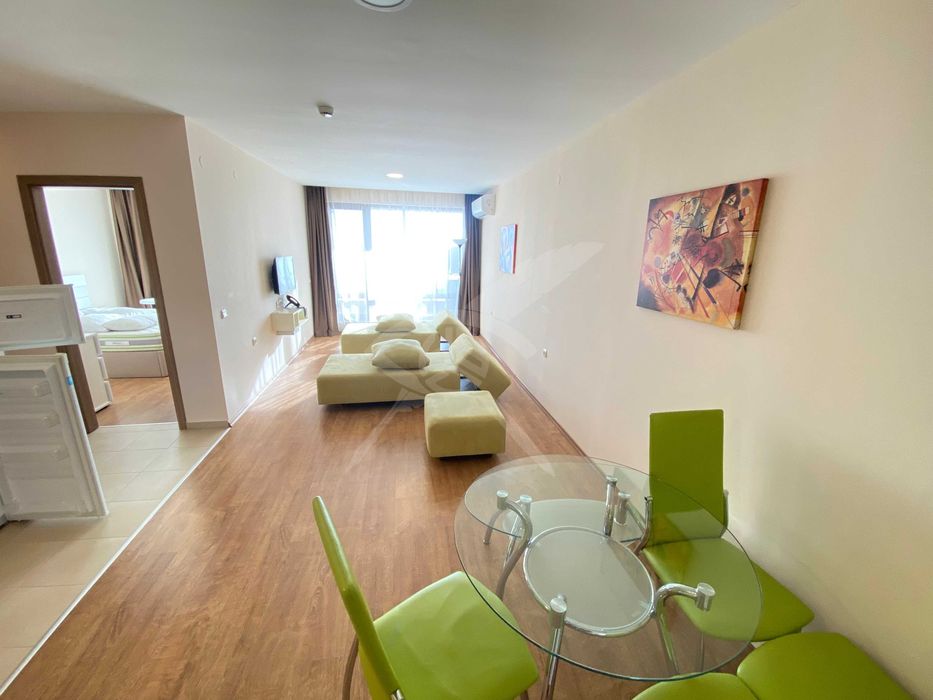 Продава се Тристаен апартамент в Свети Влас - 84 кв.м за 2167 €/кв.м - Снимка #1