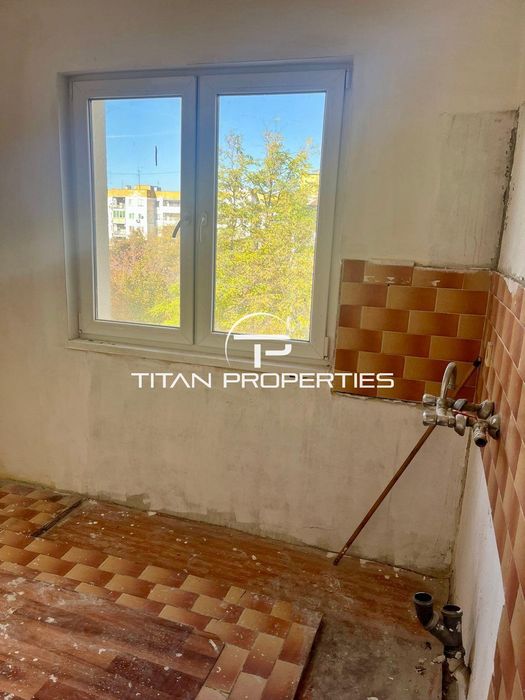 За ремонт! Двустаен апартамент в жк. Южен