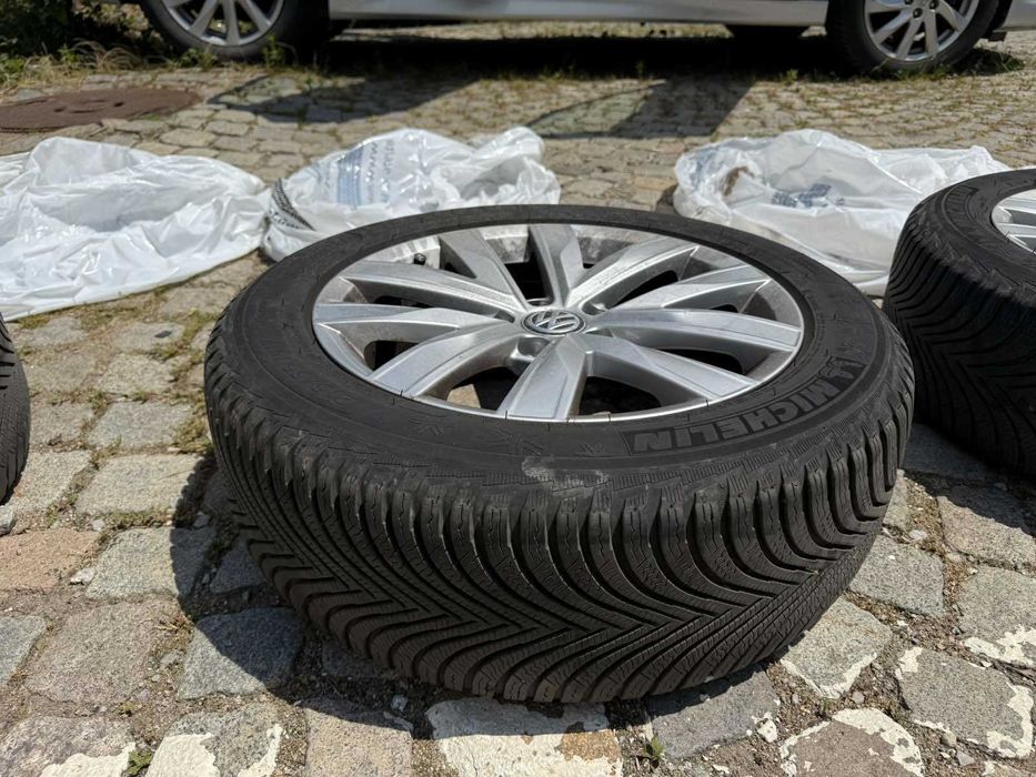 4бр. комплект джанти със зимни гуми Michelin 215/55/17 и джанти 7J/17H2 ET38 5x112