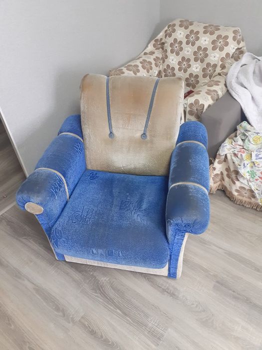 Отдам Кровать 2 и кресло 2