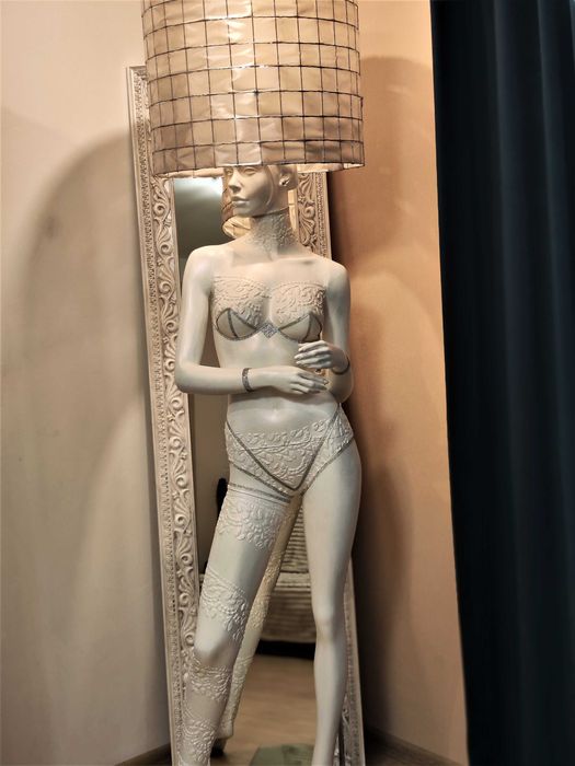 Торшер статуя арт объект