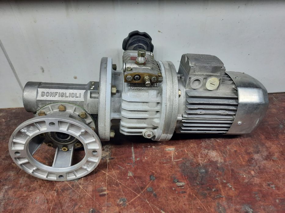 Motovariator cu reductor