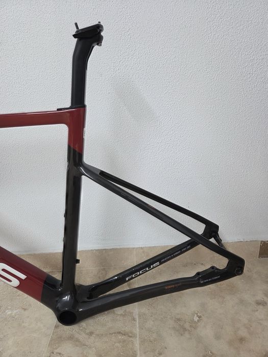 Cadru carbon FOCUS