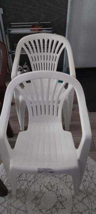 Vand 4 scaune gradina noi