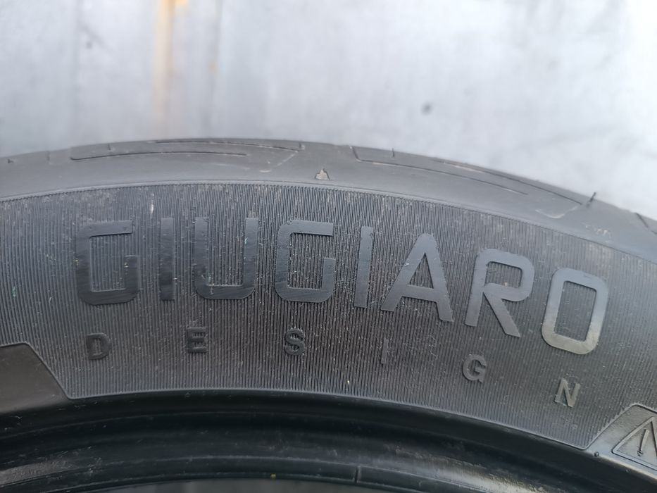 245/45/18 Vredestein