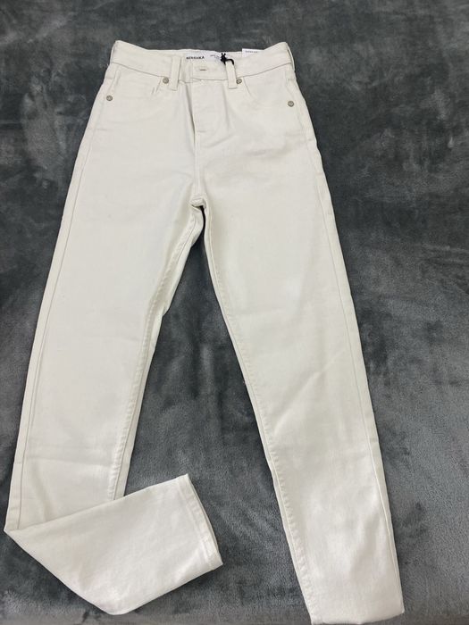 Бели дамски дънки Bershka