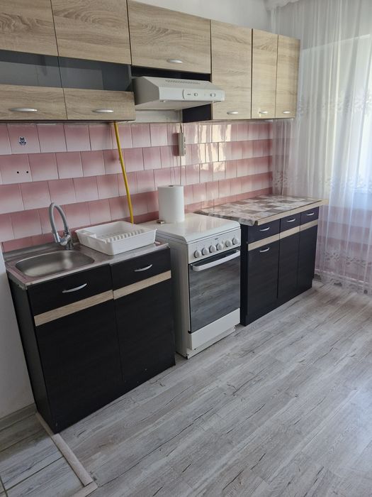Apartamen 3 camere de închiriat, zonă Centrală