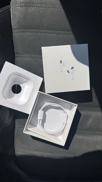 Apple AirPods 3 (Gen 3)