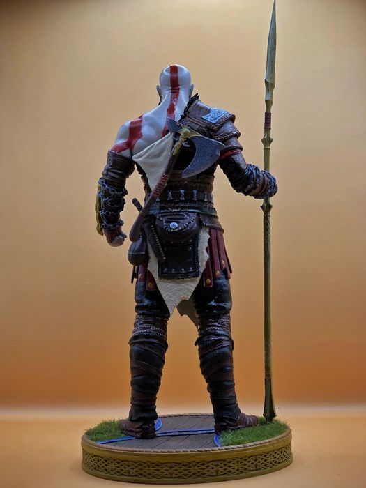 Kratos God of War Premium Statue | Ръчно боядисана | С витрина | 31 см