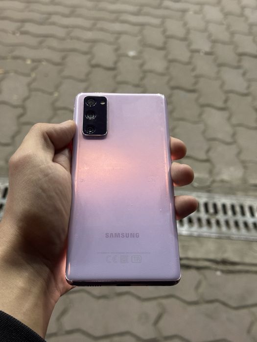 Samsung s20 fe телефон