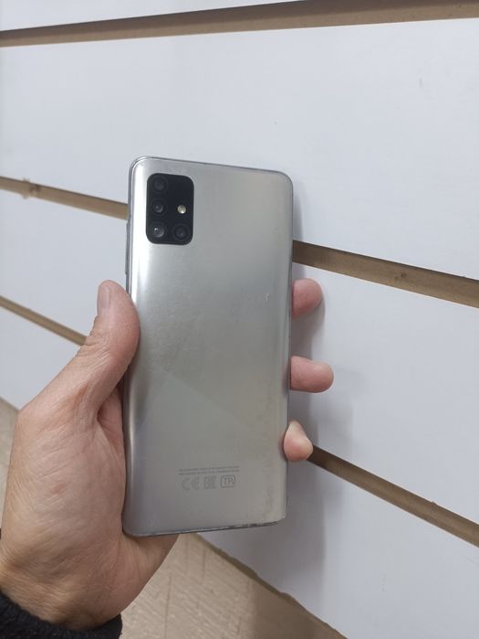 Продам телефон Самсунг А51