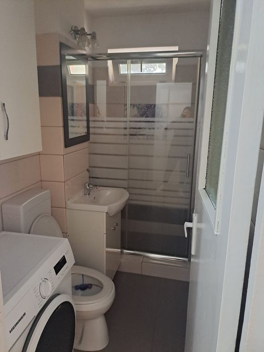 Inchiriez apartament