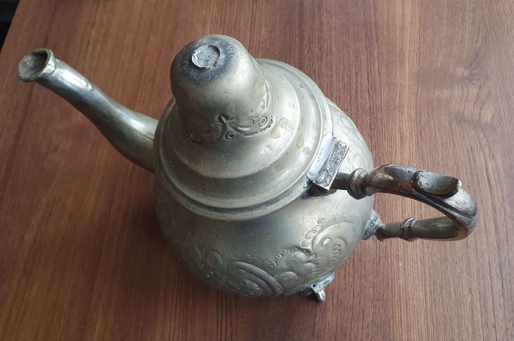 Ceainic alama argintată