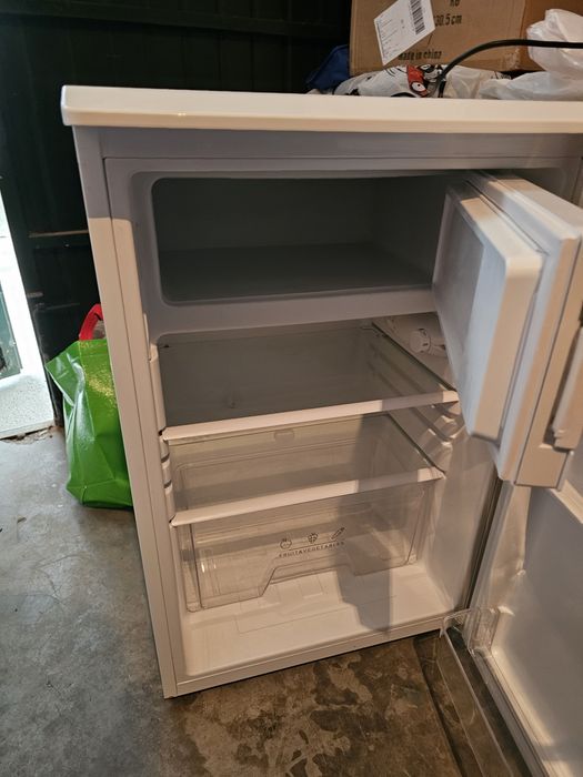 Хладилник с една врата Arielli ARS-147RN