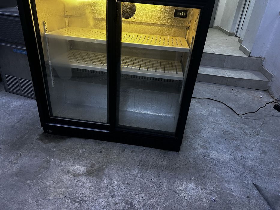 Подбарова хладилна витрина