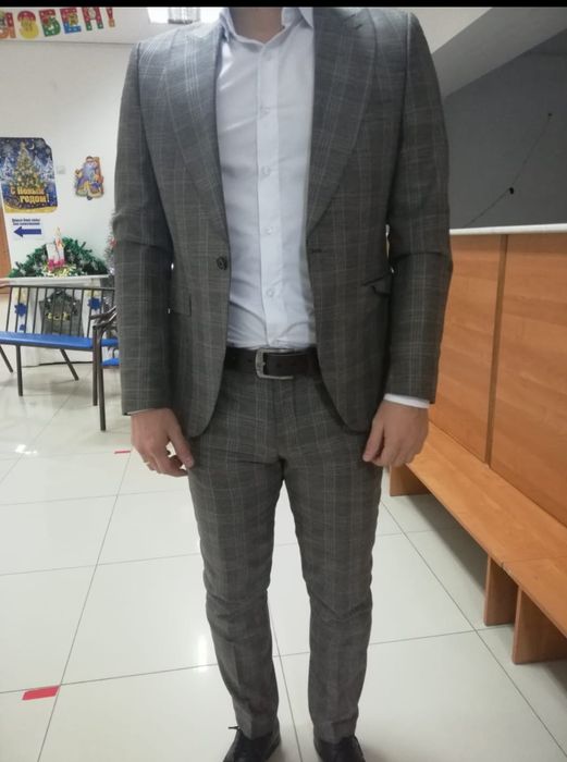 Продам фирменный костюм