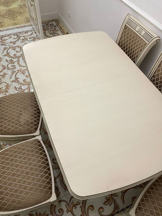 Кухонный обеденный стол