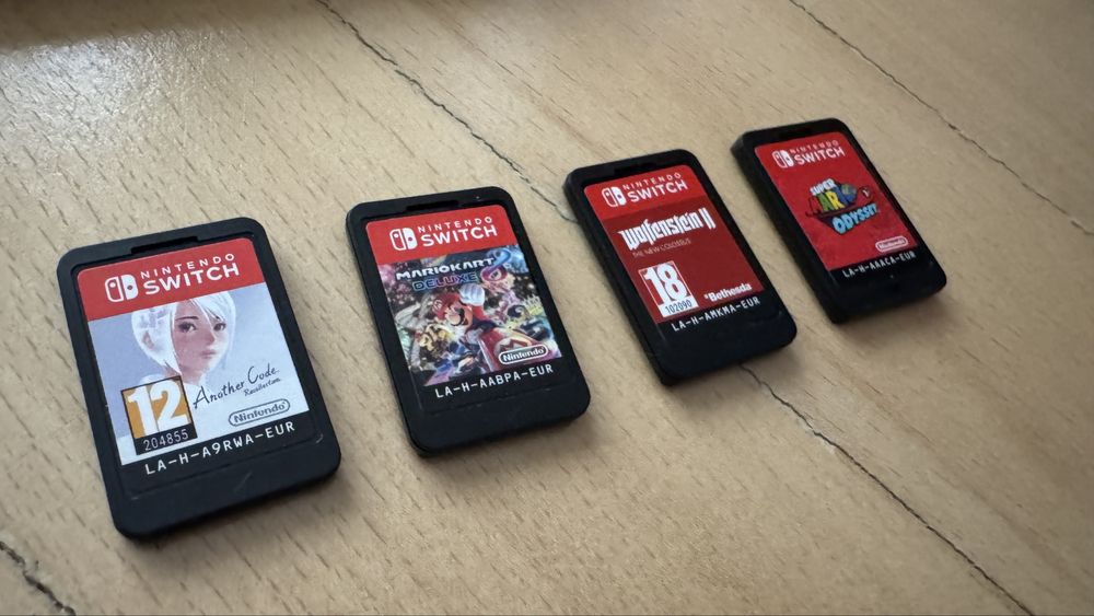 Nintendo Switch 1 + Mario Kart cu traseu + jocuri