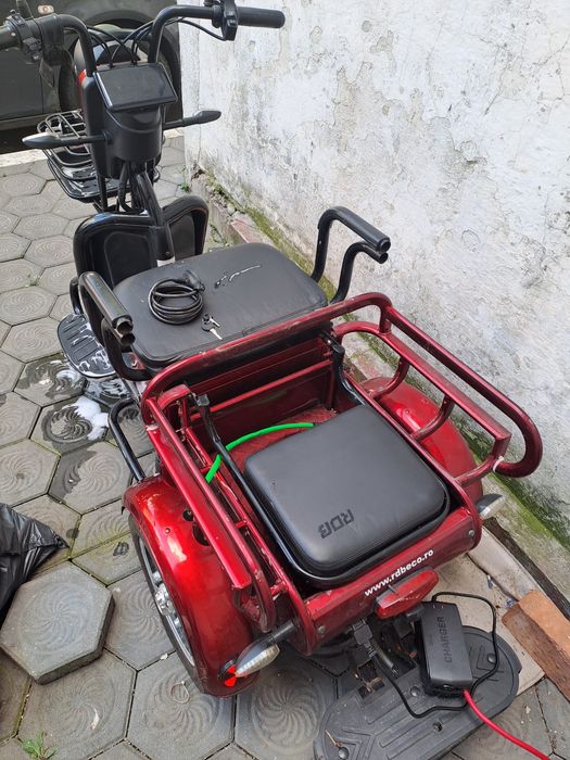 Vand motociclu electric in stare ff buna