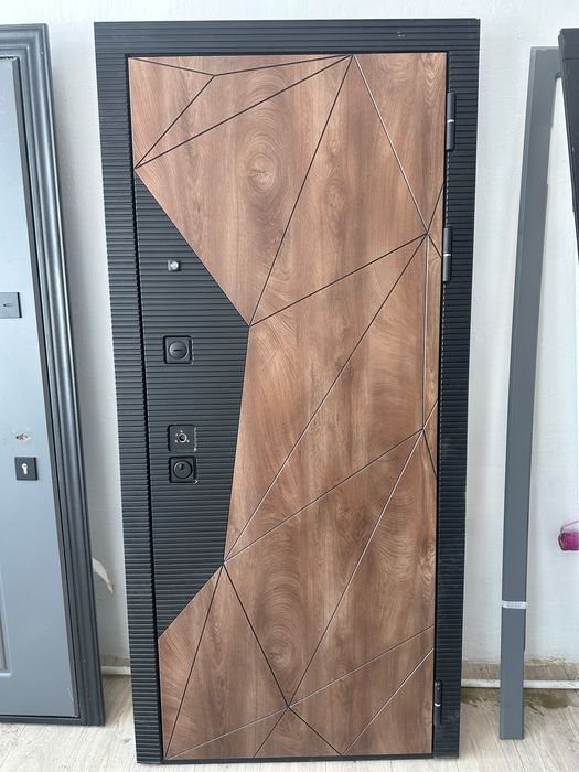 Витринные двери входные