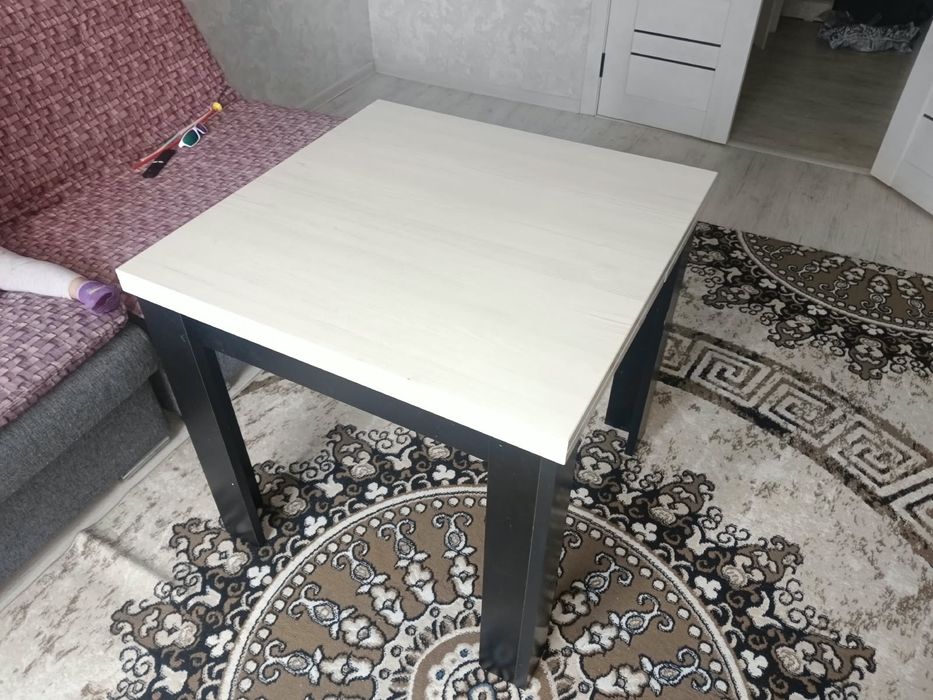 Продам стол раздвижной очень крепкий