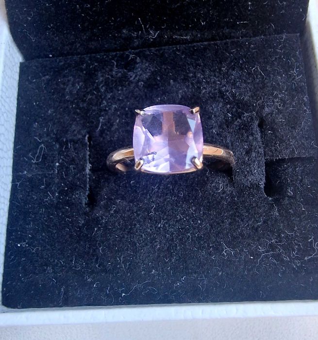 Кольцо с натуральным аметистом.