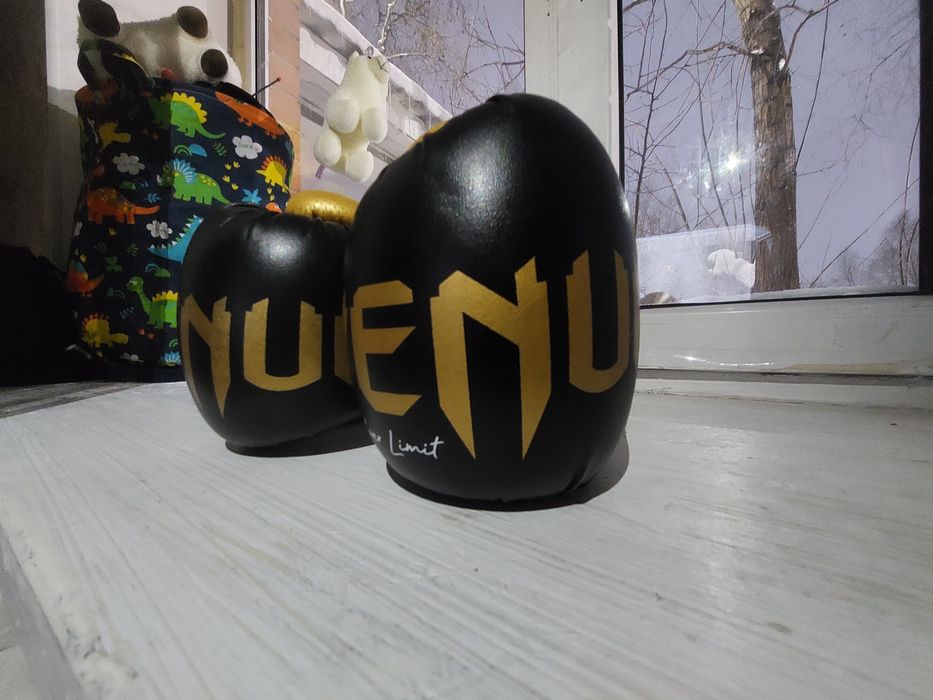Продаю боксёрский перчатки Venum