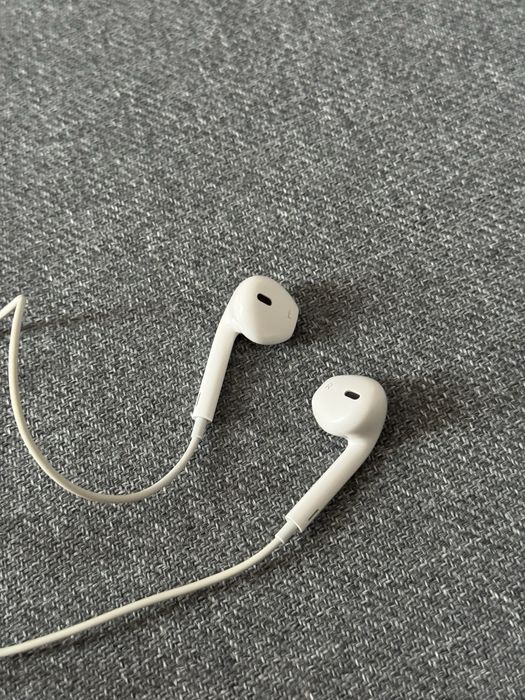 Проводные наушники Apple