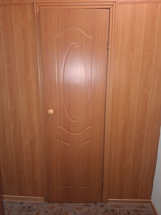 Продам 2 двери разные.