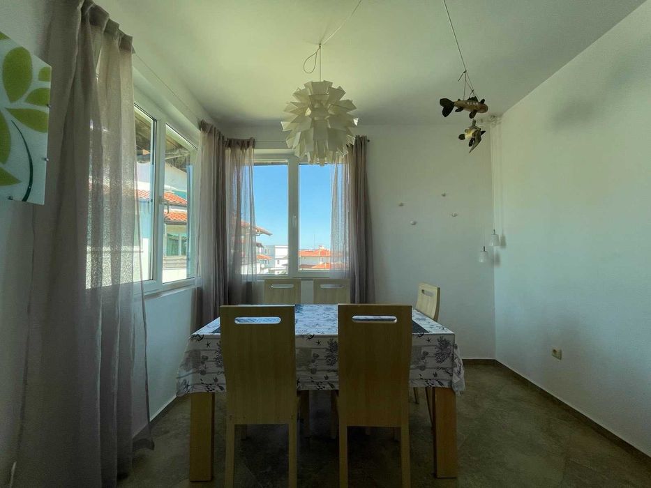 Давам под наем луксозно обзаведен тристаен апартамент в Лозенец