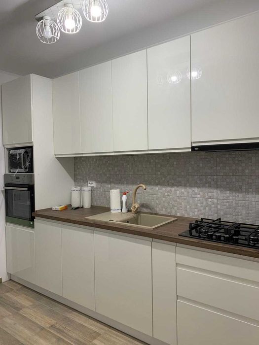 Inchiriez  Apartament modern ultracentral 2 camere + parcare privată