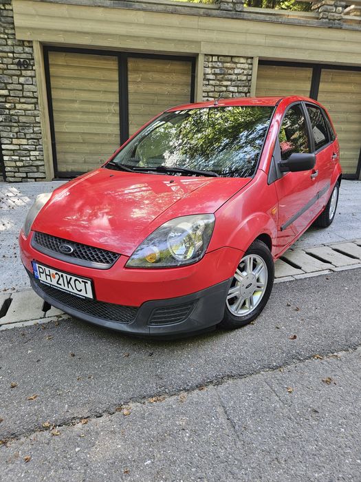 Masina ford fiesta 1.25.