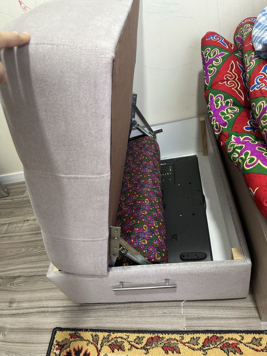 Мини диван с пуфиком