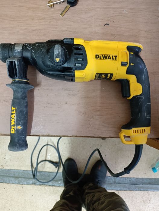 Перфоратор DeWalt 2.6j  D25133K