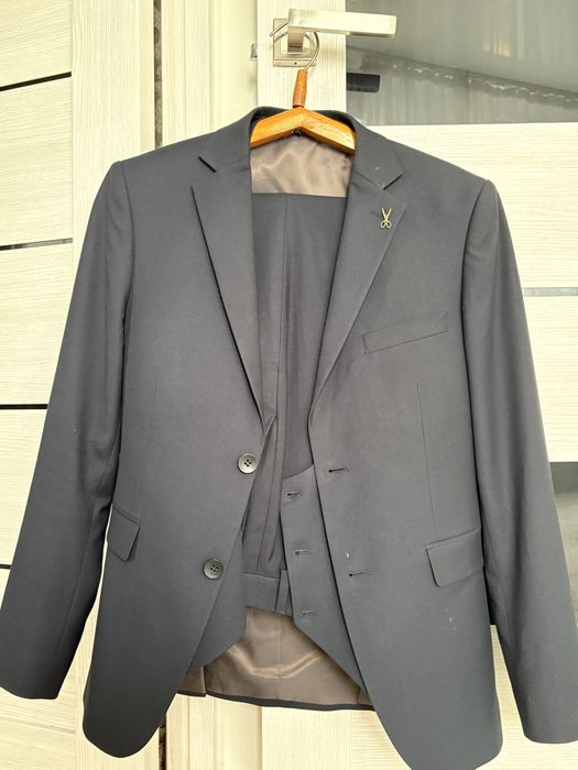 Продам двухпортный костюм