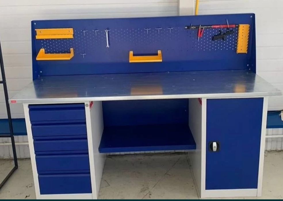 Стол, Верстак для слесарных работ.